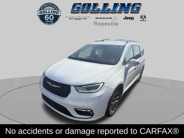 2022 Chrysler Pacifica Touring L — photo 1 of 8