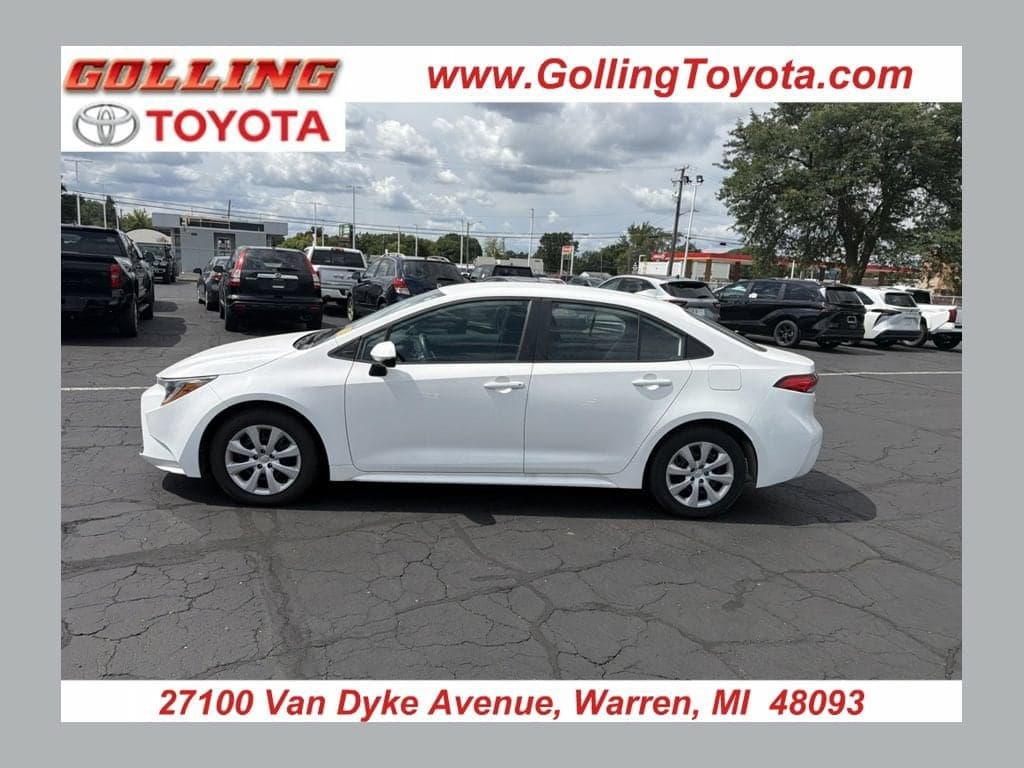 2025 Toyota Corolla LE — photo 1 of 9