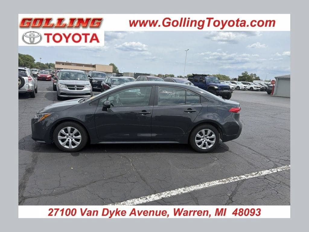 2025 Toyota Corolla LE — photo 1 of 10