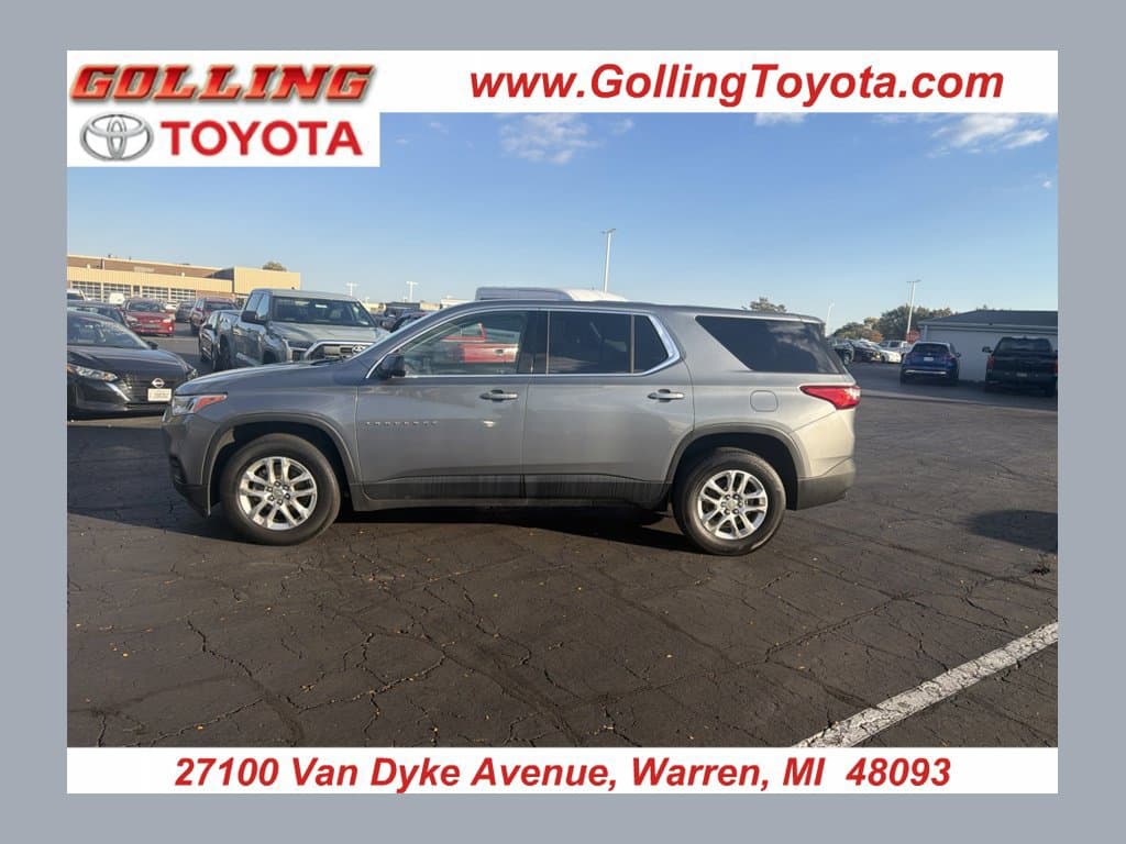 2018 Chevrolet Traverse LS — photo 1 of 10