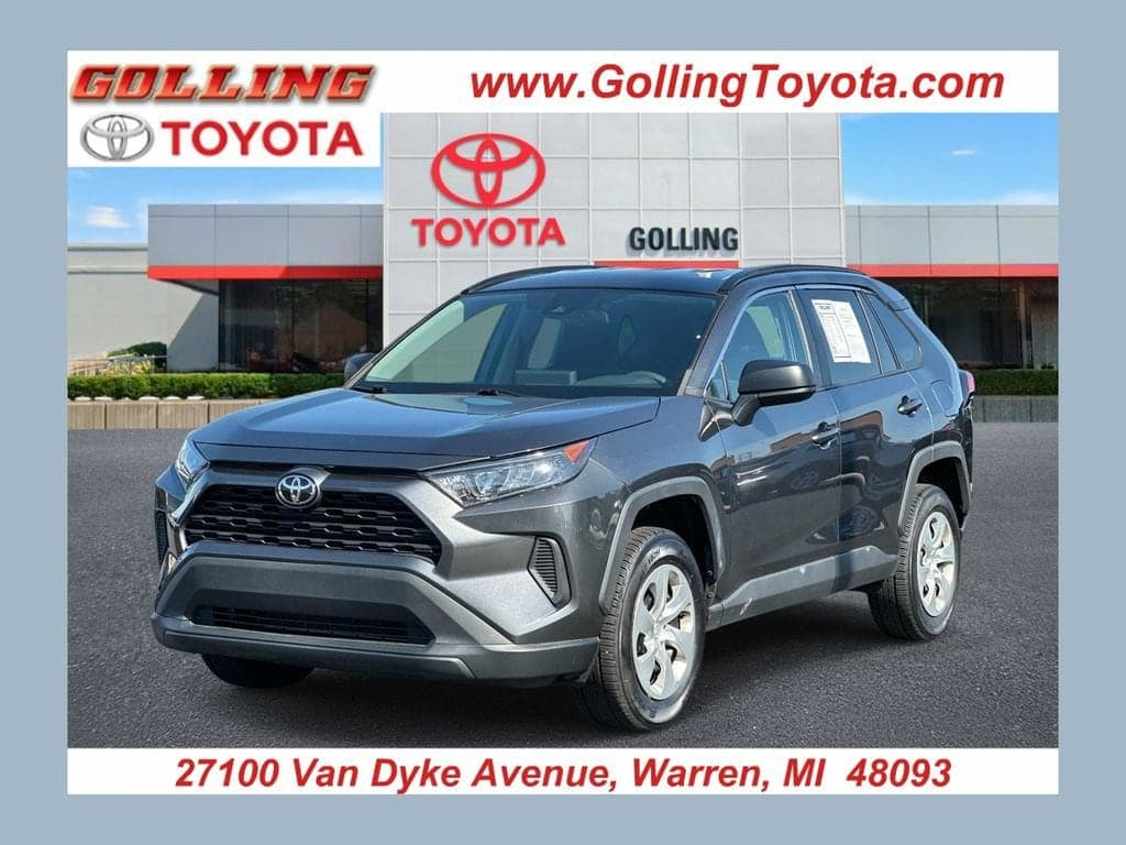 2020 Toyota RAV4 LE — photo 1 of 33