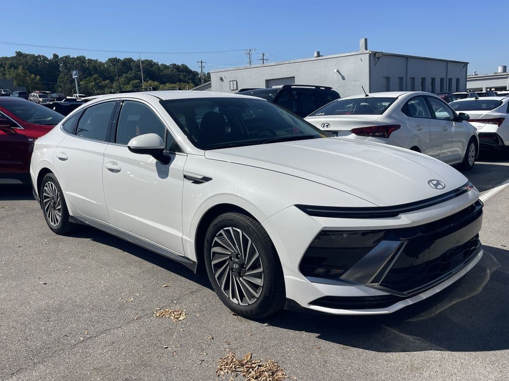 2025 Hyundai Sonata Hybrid SEL — photo 1 of 13