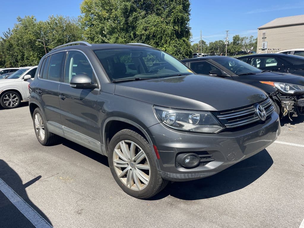 2013 Volkswagen Tiguan S — photo 1 of 12