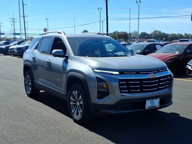 2025 Chevrolet Equinox FWD LT — photo 1 of 18