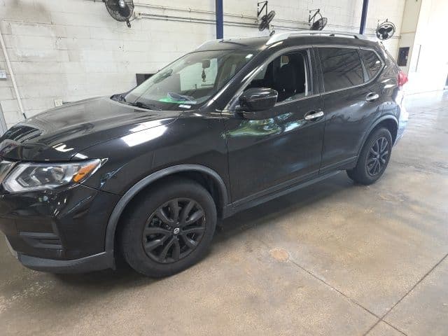 2019 Nissan Rogue SV — photo 1 of 4