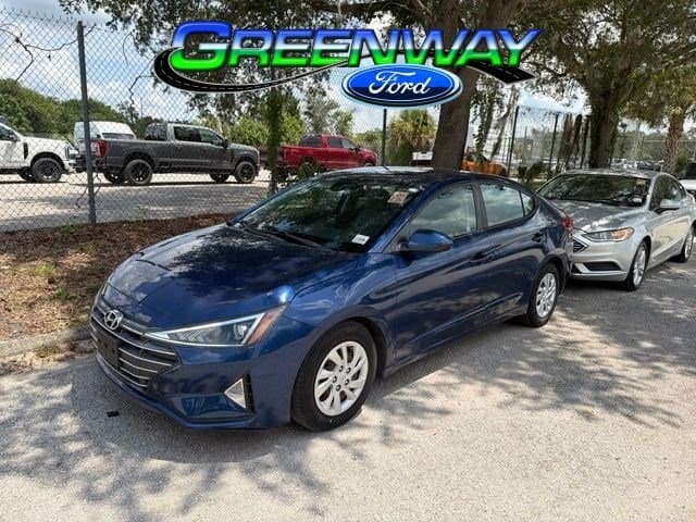 2020 Hyundai Elantra SE — photo 1 of 26