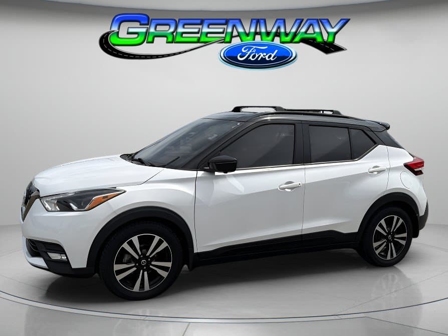 2020 Nissan Kicks SR — photo 1 of 45