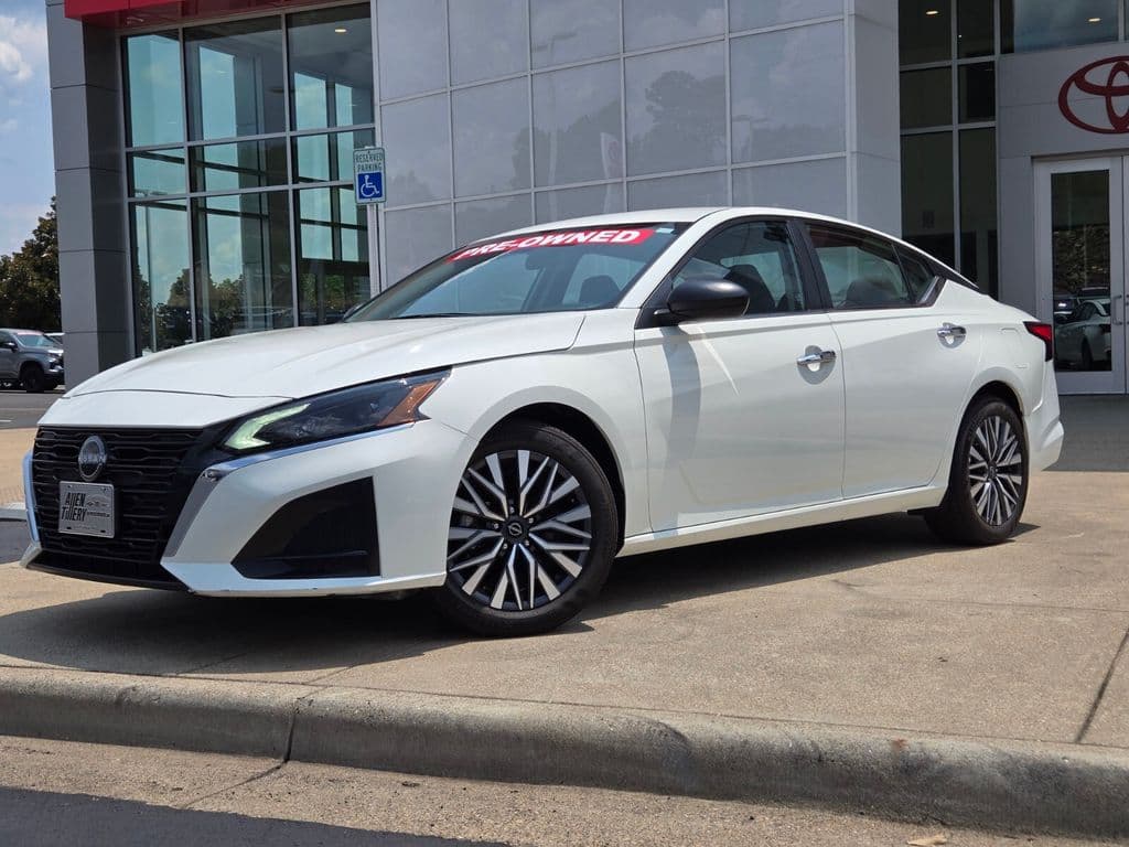 2025 Nissan Altima 2.5 SV — photo 1 of 32