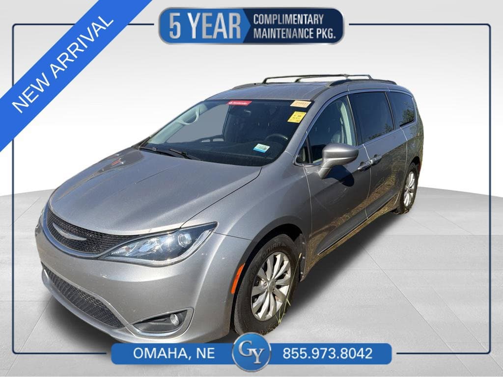 2017 Chrysler Pacifica Touring-L — photo 1 of 6