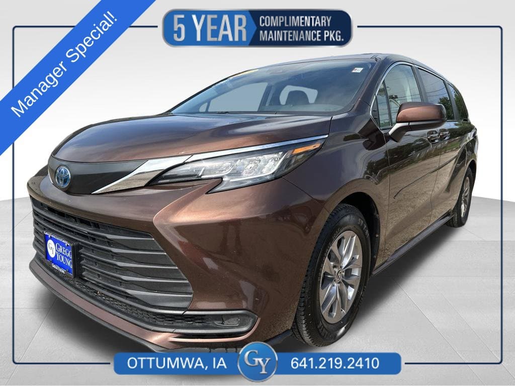 2022 Toyota Sienna LE — photo 1 of 22
