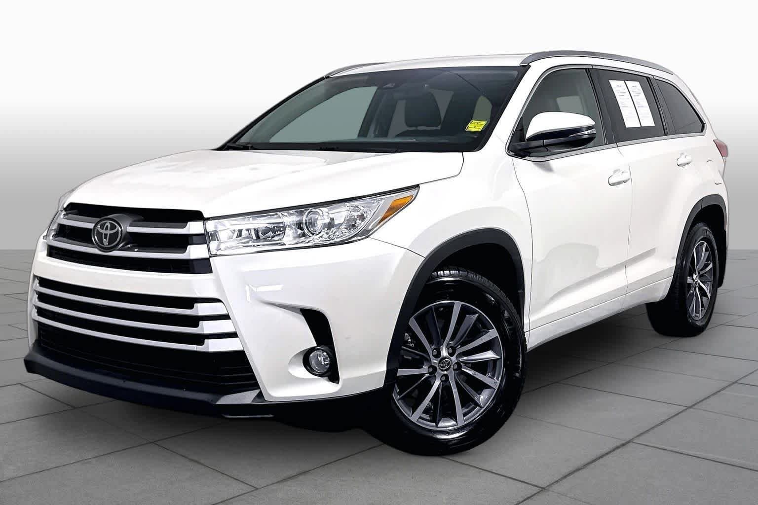 2018 Toyota Highlander Base — photo 1 of 30