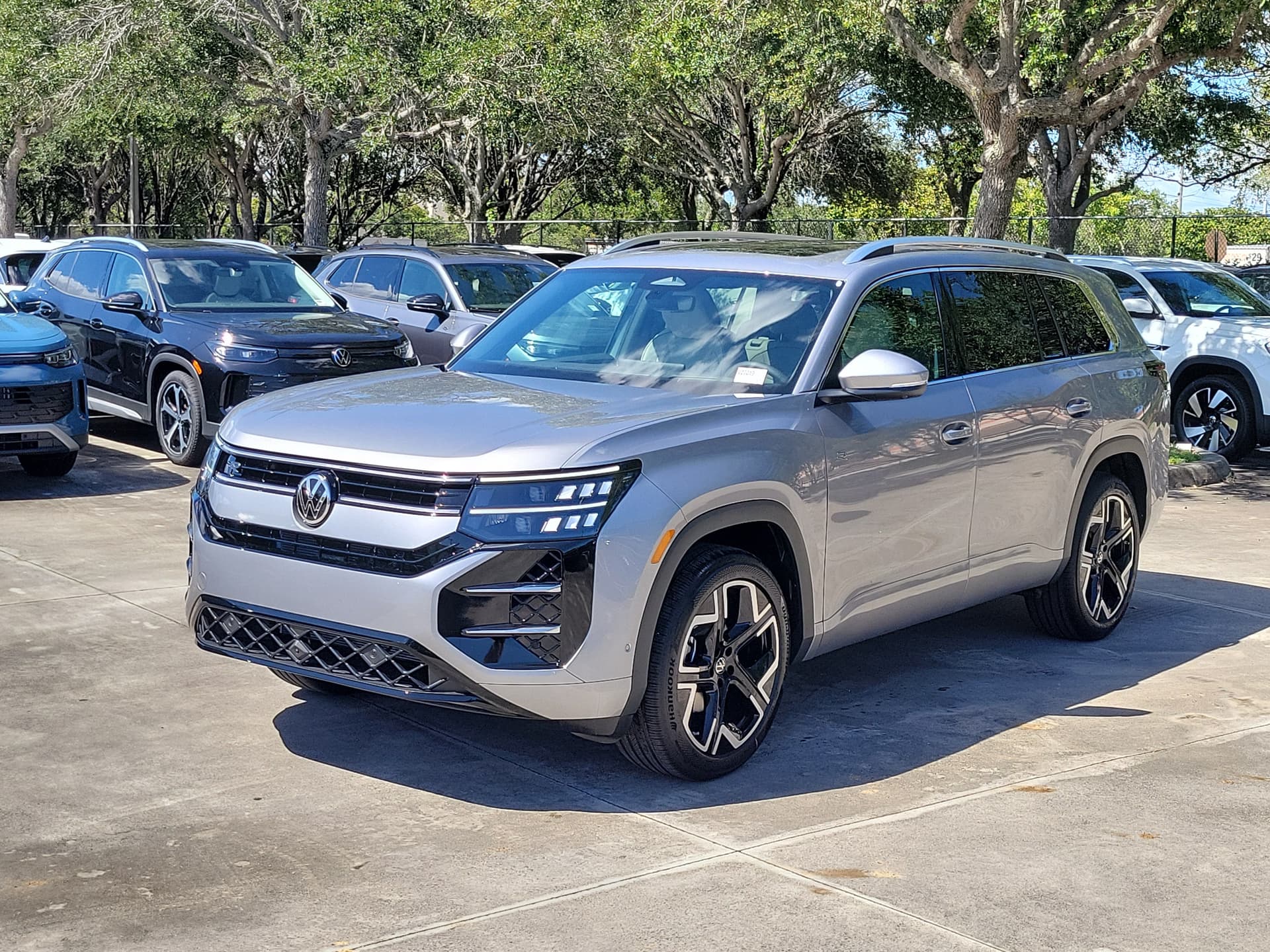 2027 Volkswagen Atlas SEL Premium R-Line — photo 1 of 25