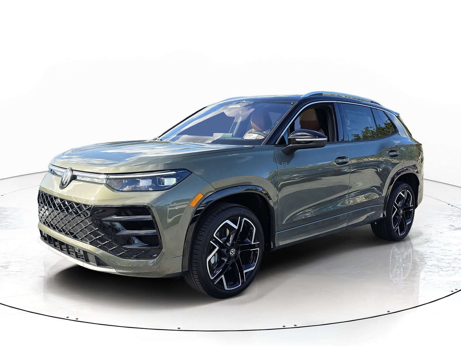 2026 Volkswagen Tiguan SEL R-Line Turbo — photo 1 of 16