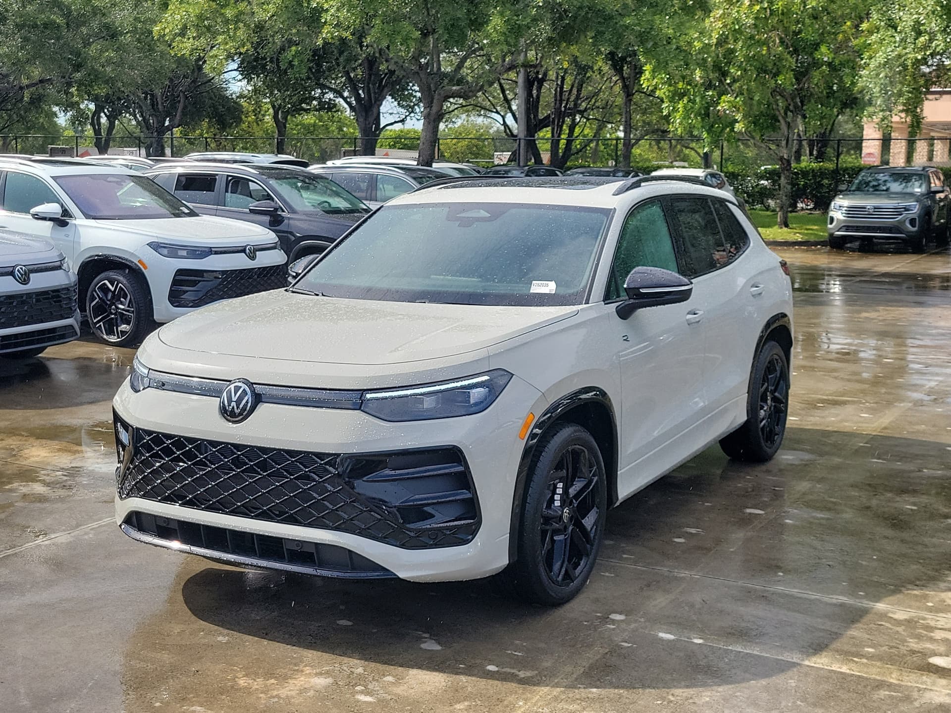 2026 Volkswagen Tiguan SE R-Line Black — photo 1 of 19