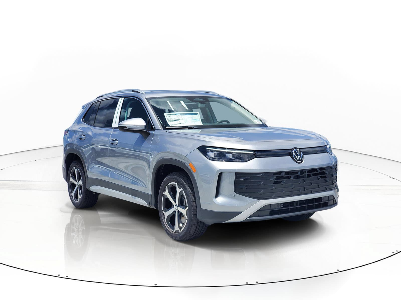 2026 Volkswagen Tiguan SE — photo 1 of 15