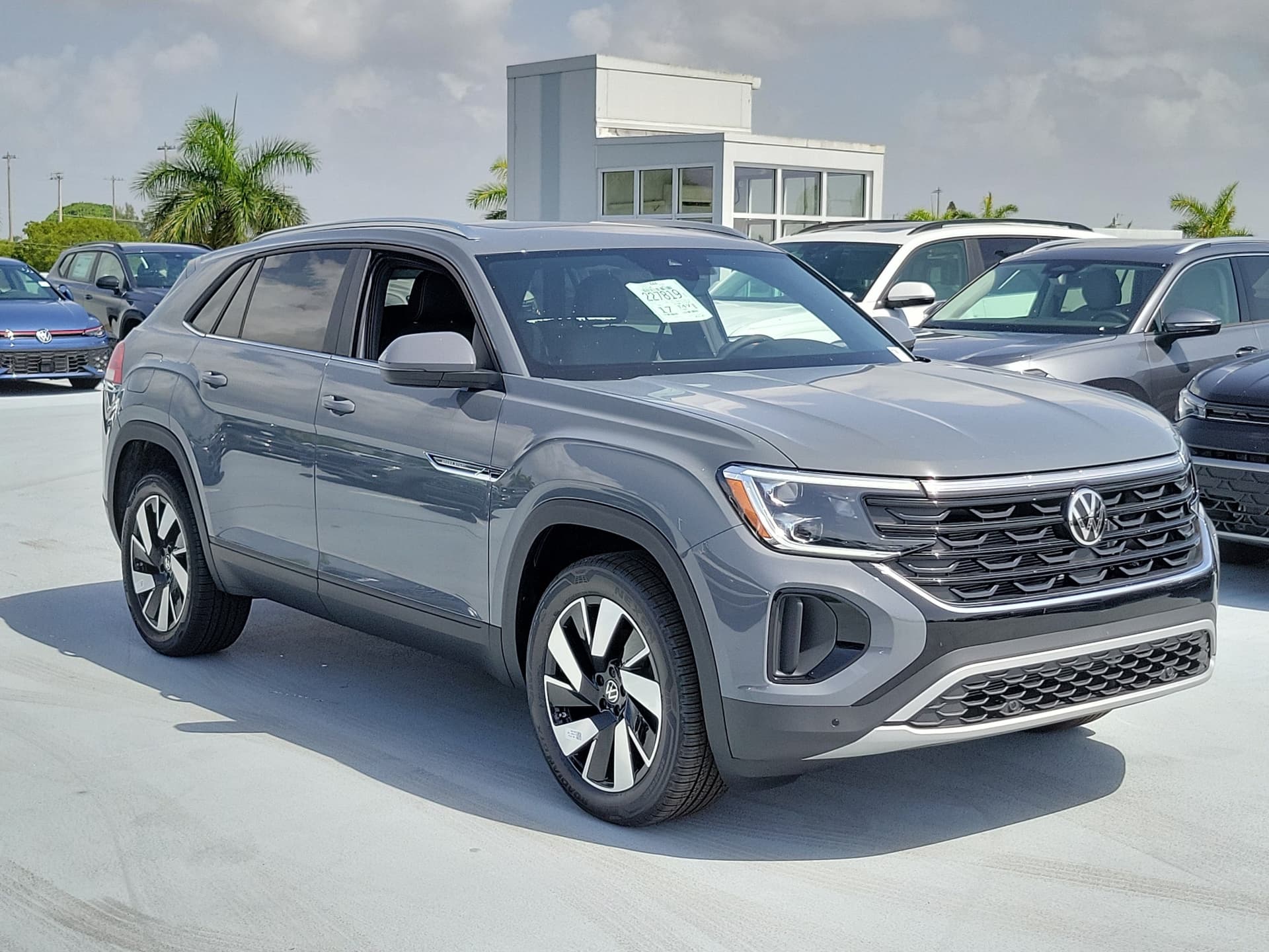 2026 Volkswagen Atlas Cross Sport 2.0T SE w/Technology — photo 1 of 31