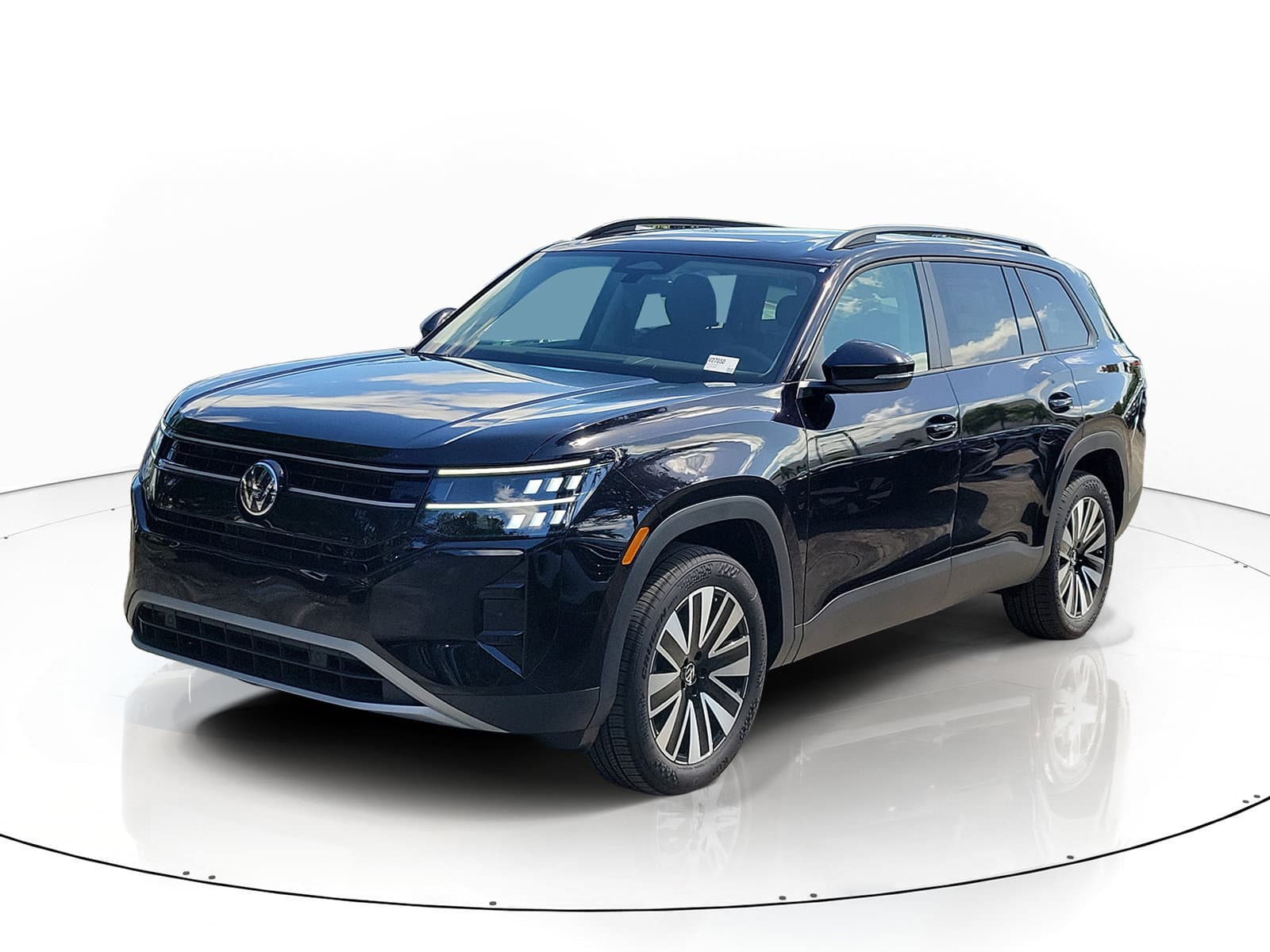 2027 Volkswagen Atlas SE w/Technology — photo 1 of 25