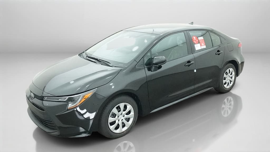 2027 Toyota Corolla LE — photo 1 of 17