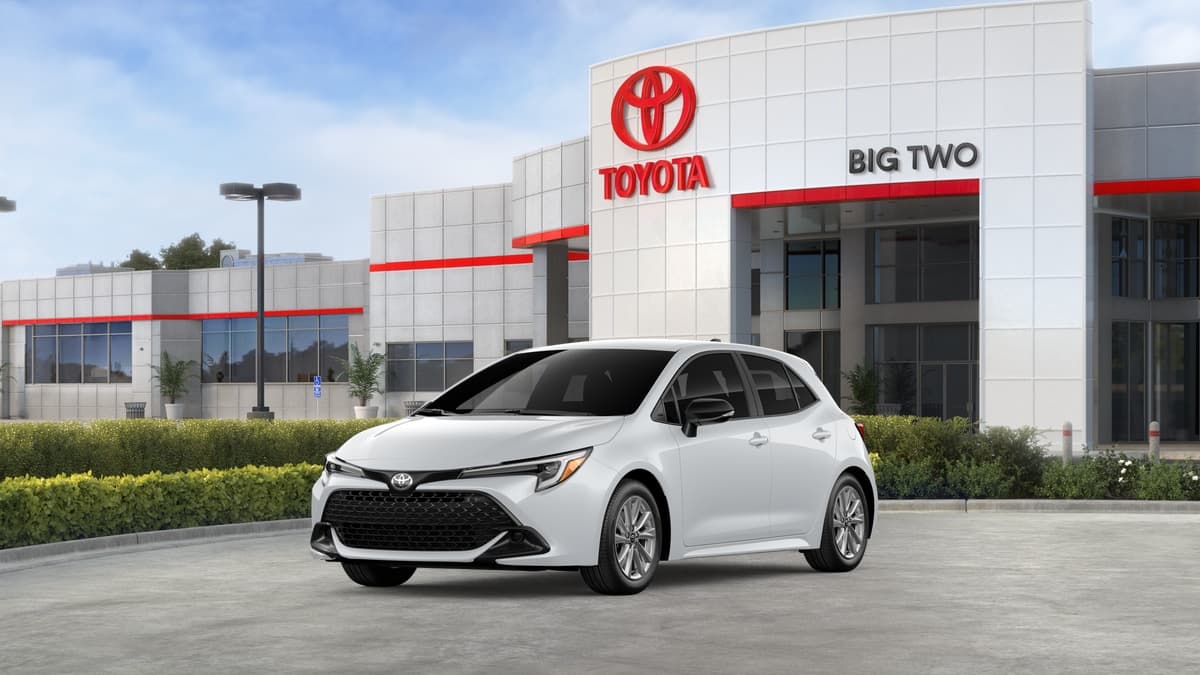 2027 Toyota Corolla Hatchback SE — photo 1 of 22