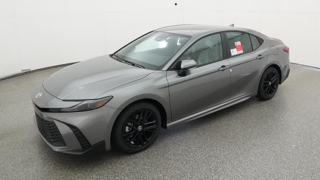 2026 Toyota Camry SE — photo 1 of 33
