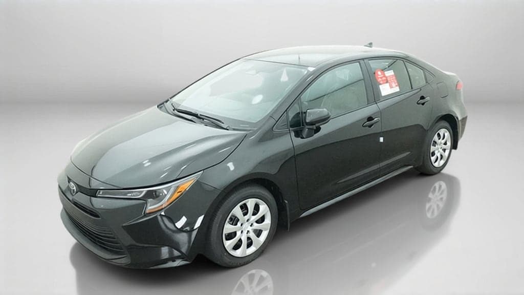 2027 Toyota Corolla LE — photo 1 of 17