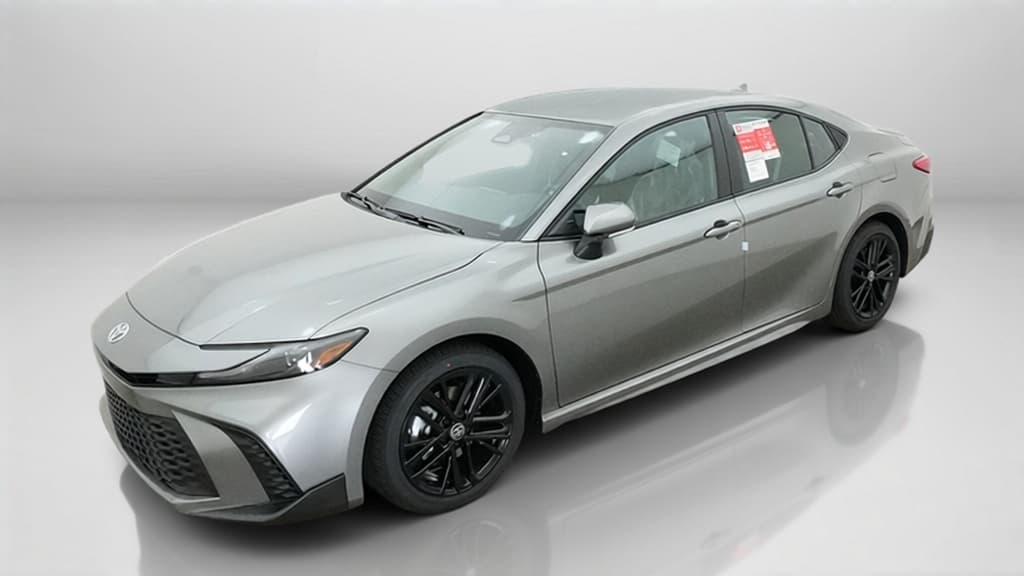 2026 Toyota Camry SE — photo 1 of 17