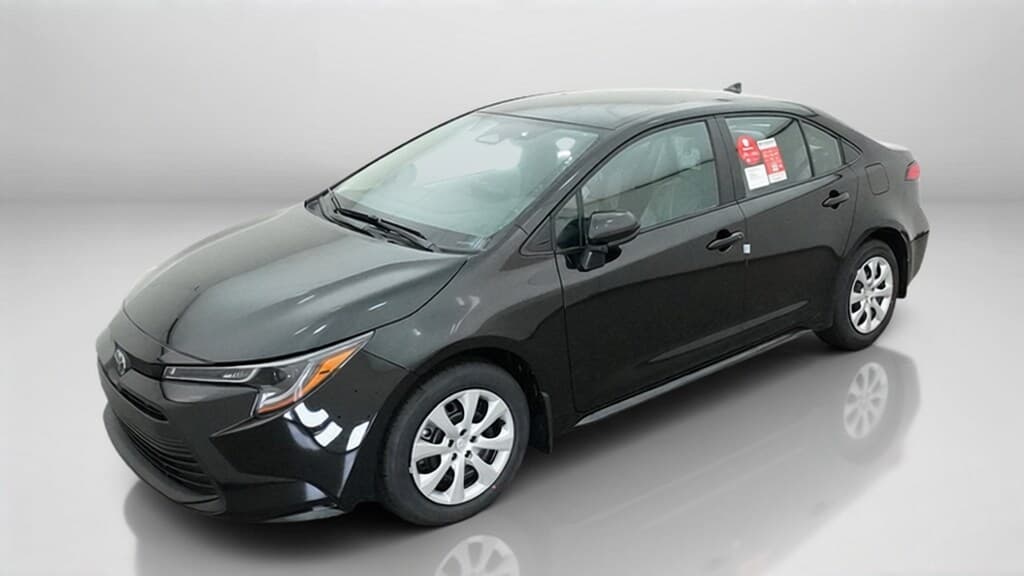 2027 Toyota Corolla LE — photo 1 of 17