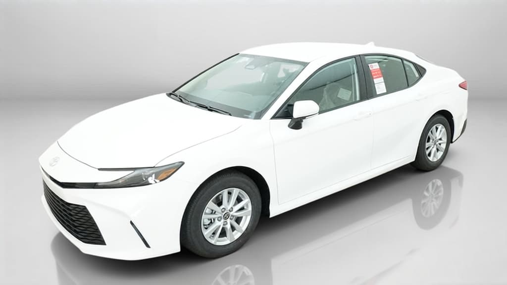 2026 Toyota Camry LE — photo 1 of 17