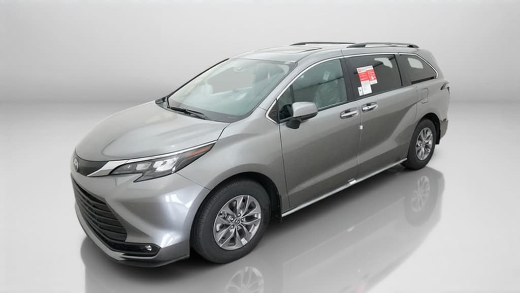 2026 Toyota Sienna XLE — photo 1 of 17
