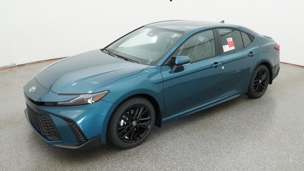 2026 Toyota Camry SE — photo 1 of 33