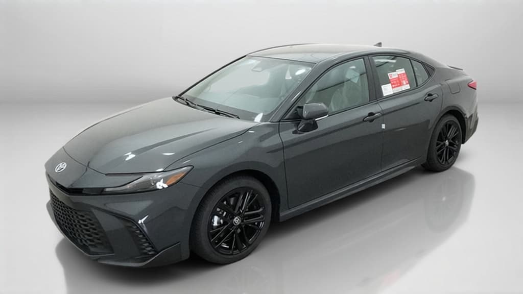 2026 Toyota Camry SE — photo 1 of 17