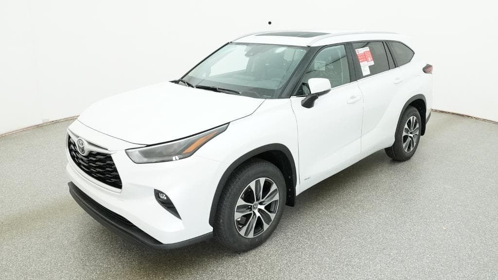 2026 Toyota Highlander Hybrid XLE — photo 1 of 33