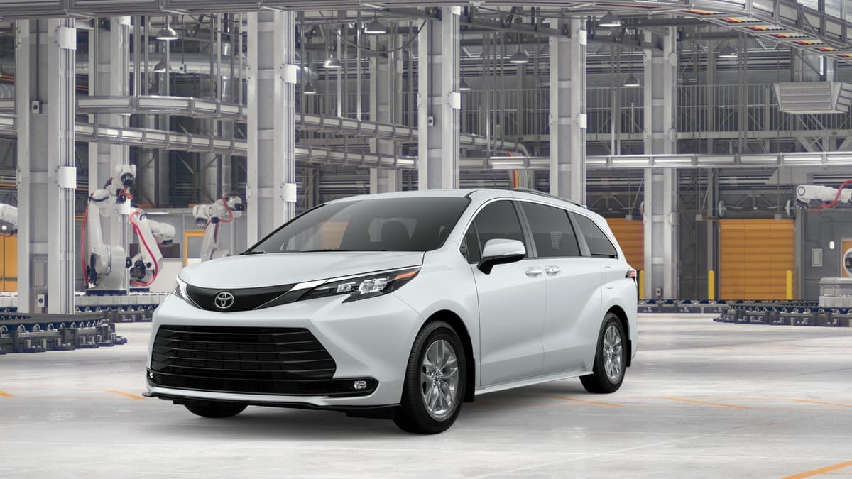 2026 Toyota Sienna XLE — photo 1 of 22