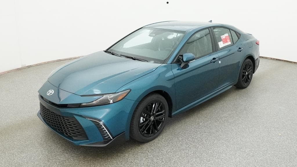 2026 Toyota Camry SE — photo 1 of 33