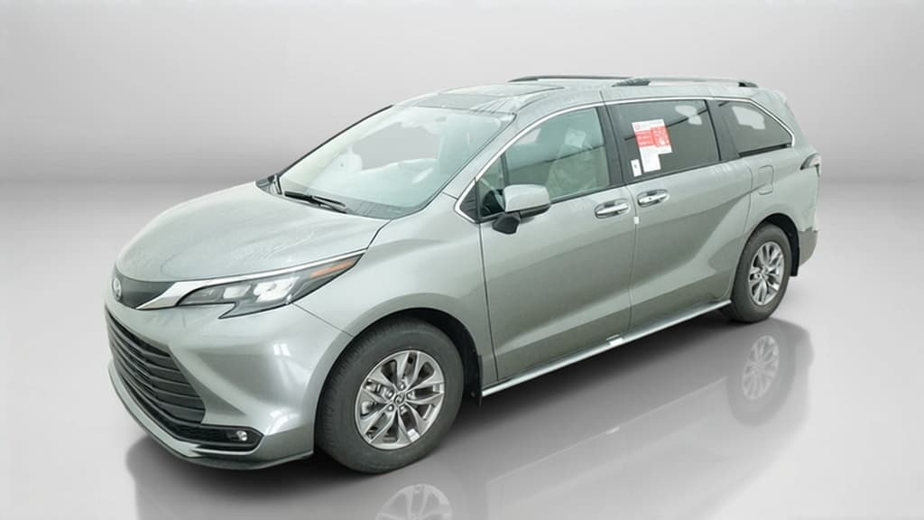 2026 Toyota Sienna XLE — photo 1 of 17