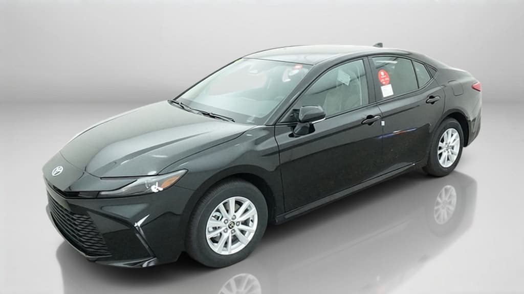 2027 Toyota Camry LE — photo 1 of 17