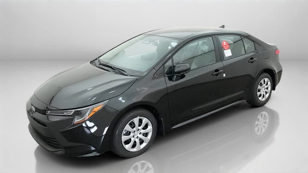 2027 Toyota Corolla LE — photo 1 of 17