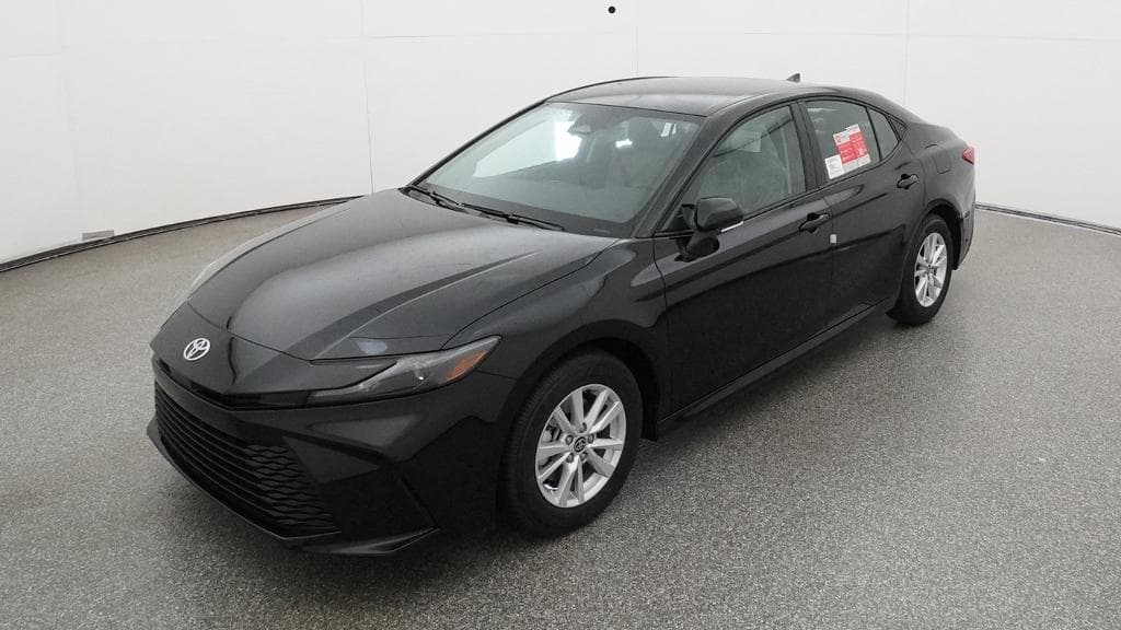 2026 Toyota Camry LE — photo 1 of 33