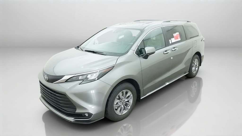 2026 Toyota Sienna XLE — photo 1 of 17