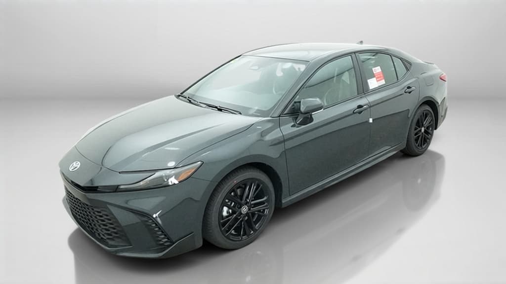 2026 Toyota Camry SE — photo 1 of 17