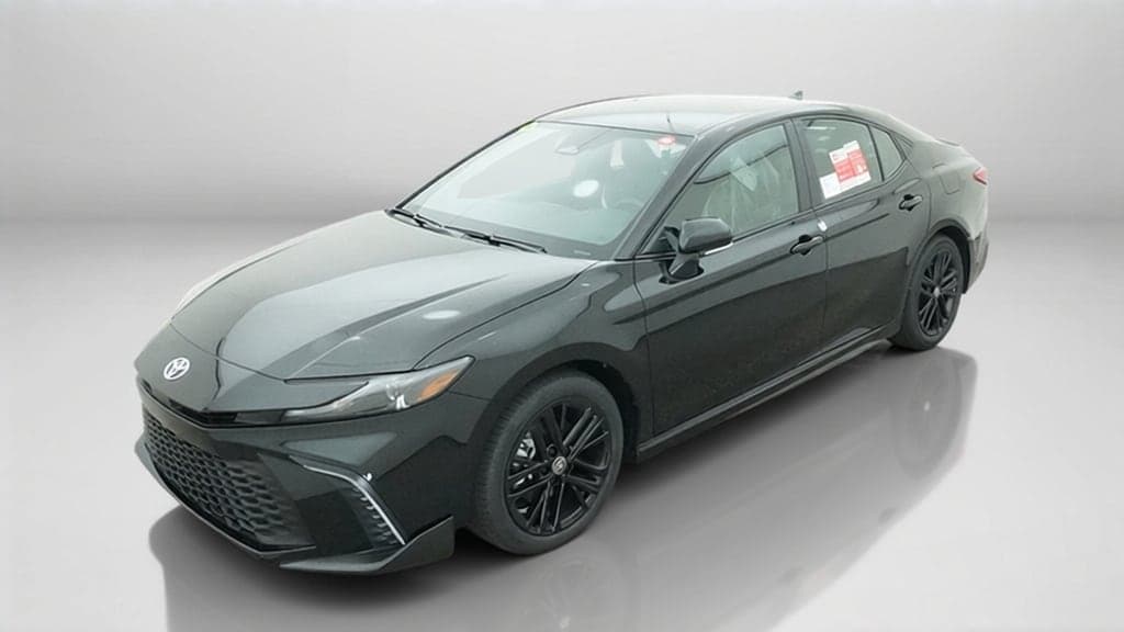 2026 Toyota Camry SE — photo 1 of 17