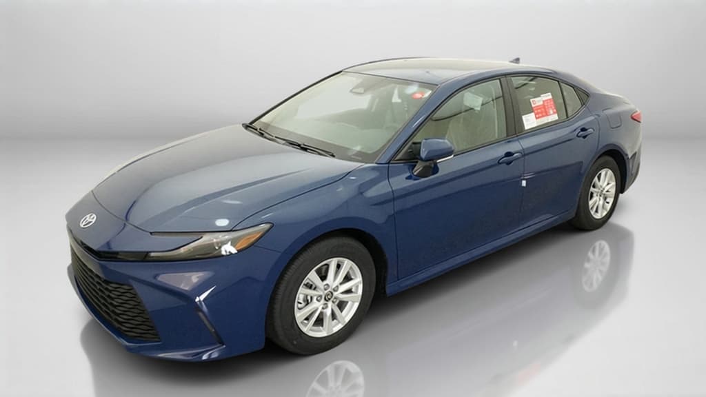 2026 Toyota Camry LE — photo 1 of 17