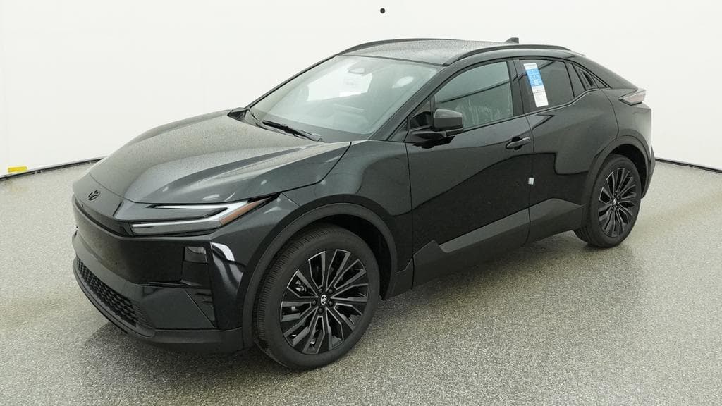 2026 Toyota C-HR XSE — photo 1 of 33