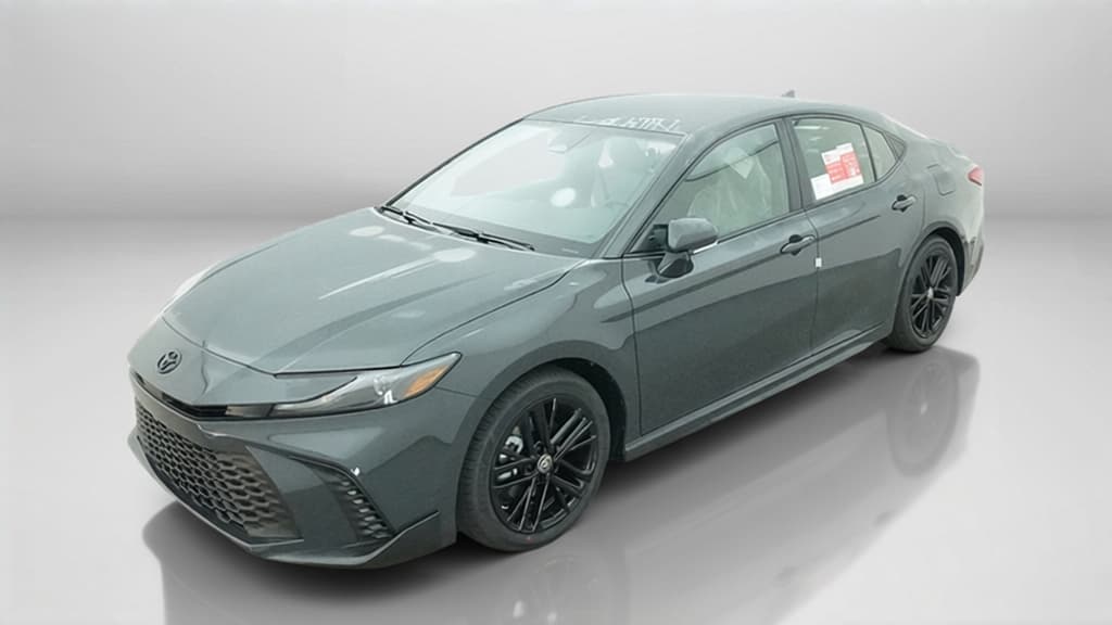 2026 Toyota Camry SE — photo 1 of 17