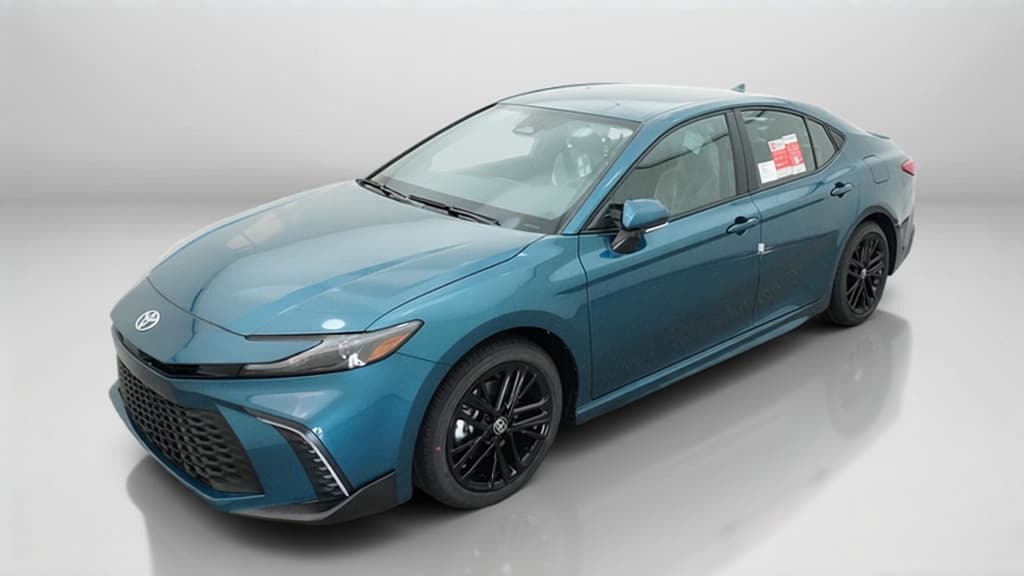2026 Toyota Camry SE — photo 1 of 17