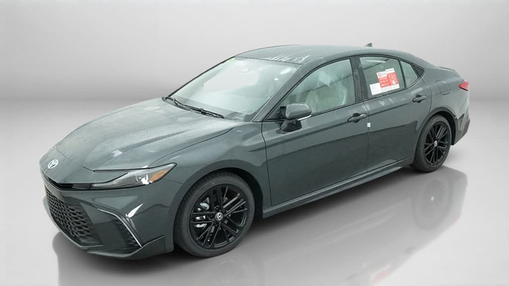 2026 Toyota Camry SE — photo 1 of 17