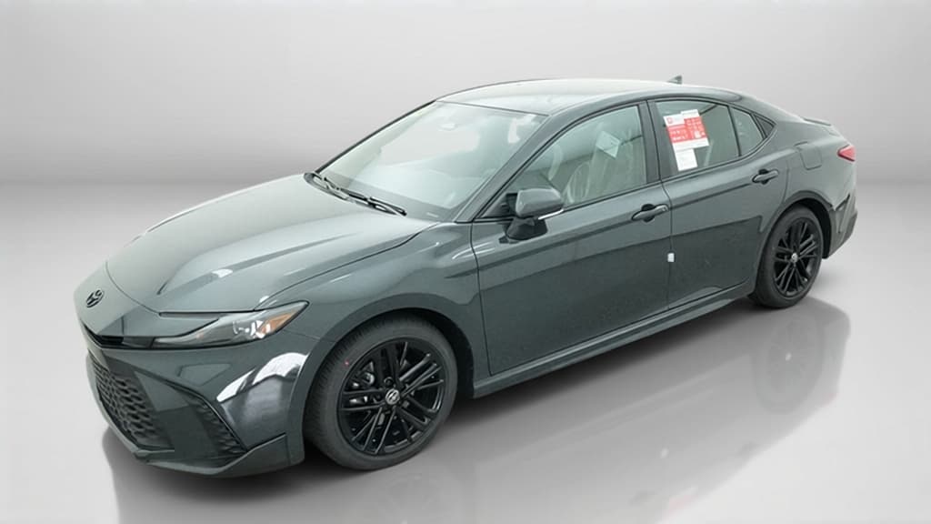 2026 Toyota Camry SE — photo 1 of 17