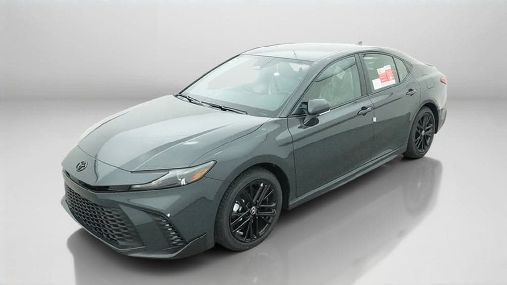 2026 Toyota Camry SE — photo 1 of 17