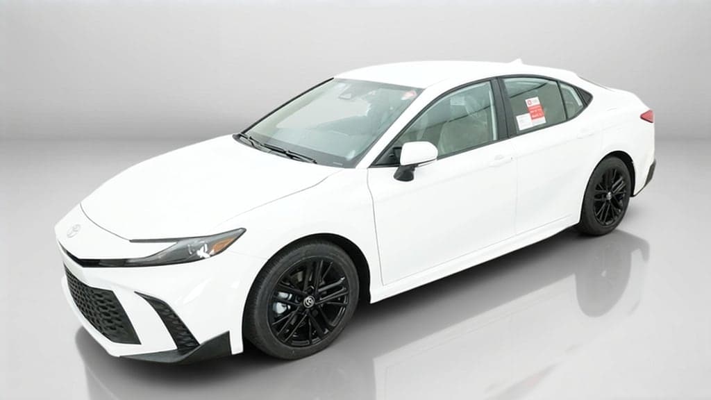 2026 Toyota Camry SE — photo 1 of 17