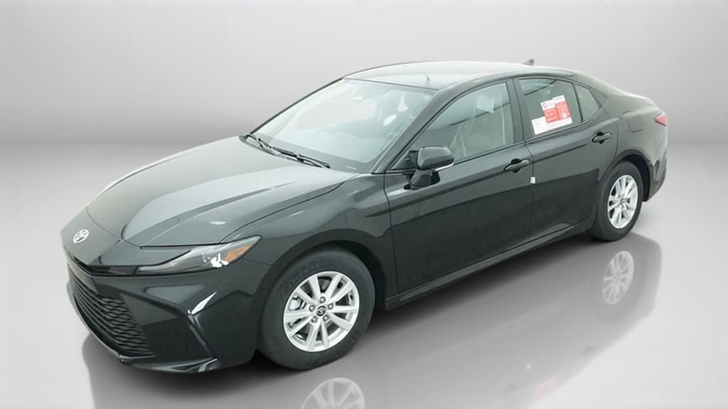 2026 Toyota Camry LE — photo 1 of 17